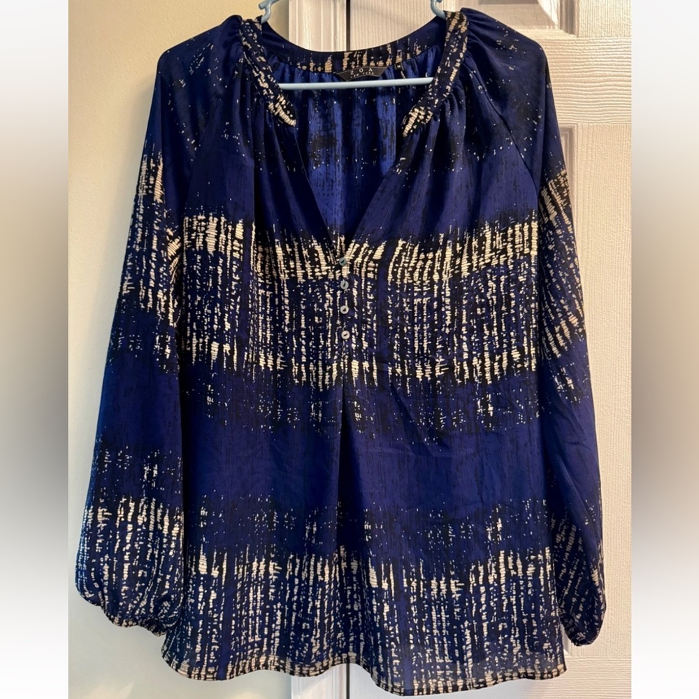 ZOA New York Abstract Print Blouse Women’s M Blue Beige Black Long Sleeve V‑Neck